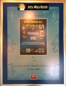 Things In Common plaque signed by Tun Dr. Mahathir, hosting by Photobucket